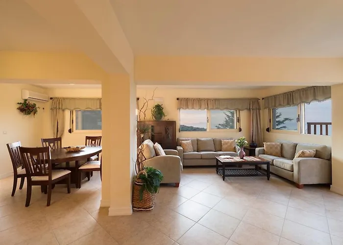 Villa, Private Pool, Seaview, In Beautiful Medieval Town Maroulas, Nw Coast Ρέθυμνο