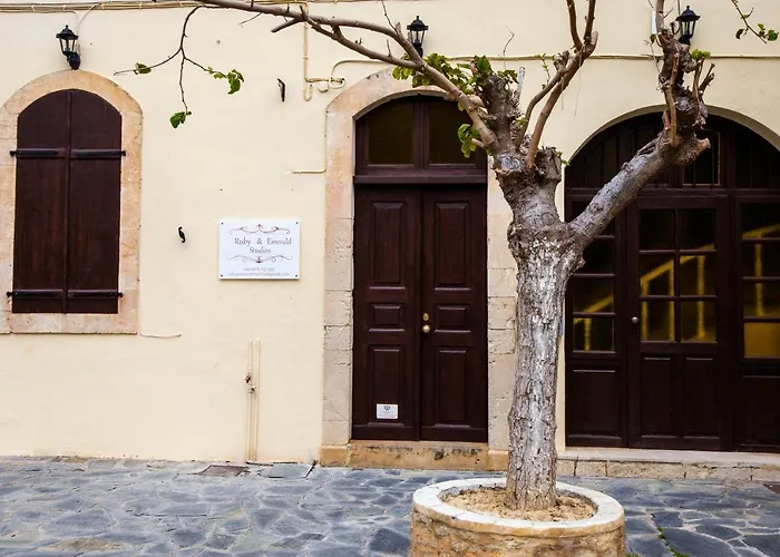 Ruby 'N Emerald Studio'S Retimno