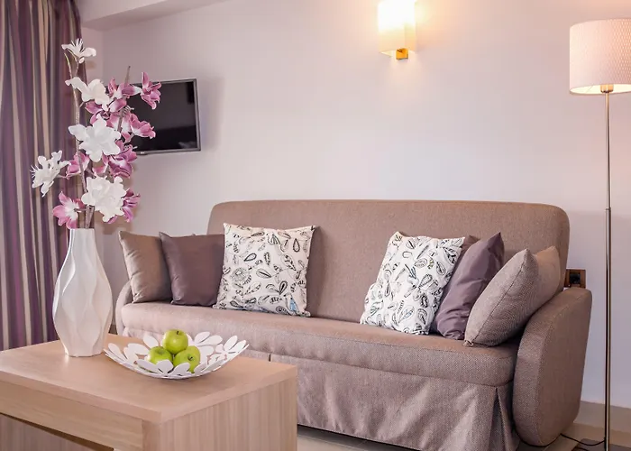 Hôtels à Platanés