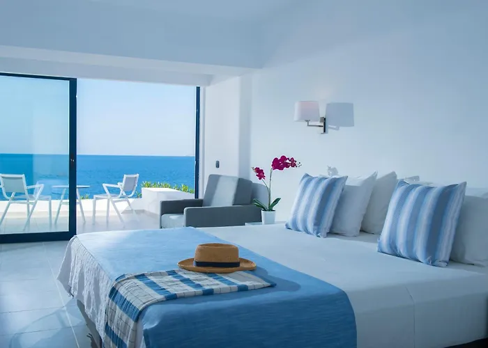 Готелі в Айя-Пелагія